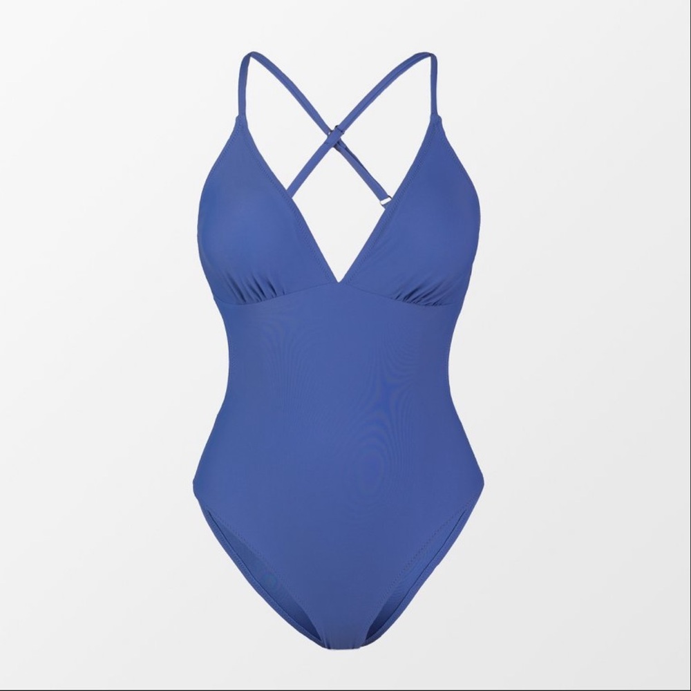NWT Women's Cutout Back Crisscross One Piece
Swimsuit Cupshe-Blue  SIZE: Medium